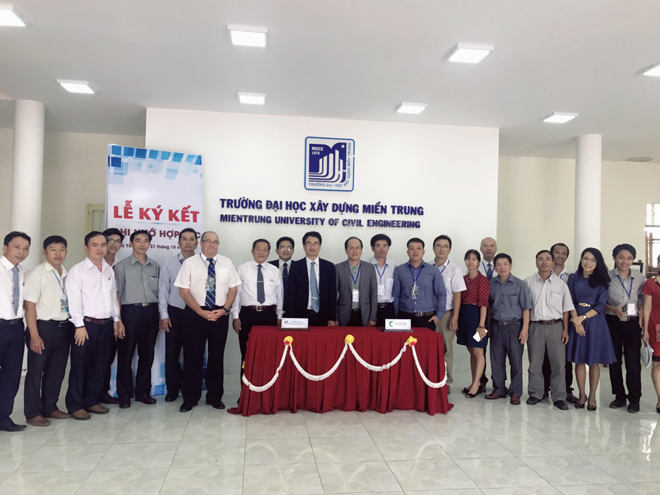 K&yacute; kết ghi nhớ hợp t&aacute;c giữa Đại học X&acirc;y dựng Miền Trung với APAVE Asia &ndash; Pacific v&agrave; CARBONEERING Co., Ltd