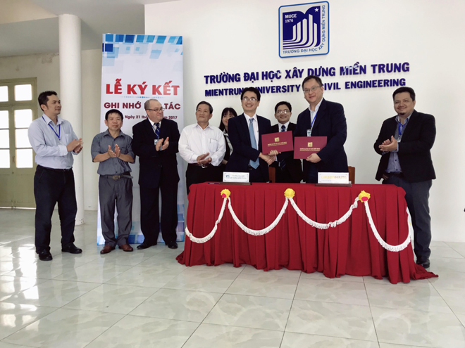 K&yacute; kết ghi nhớ hợp t&aacute;c giữa Đại học X&acirc;y dựng Miền Trung với APAVE Asia &ndash; Pacific v&agrave; CARBONEERING Co., Ltd
