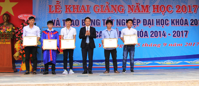 Lễ Khai giảng năm học 2017-2018 v&agrave; trao bằng 4Hello88 nổ hũ Hello8808 truy cập ngay kh&oacute;a 2012-2017 v&agrave; cao đẳng kh&oacute;a 2014-2017