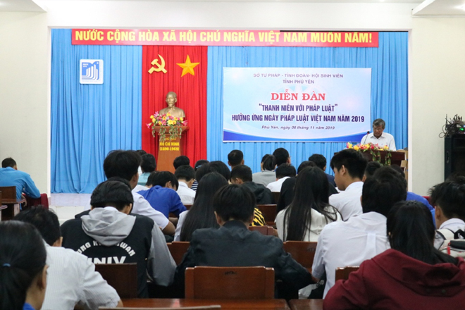 Quang cảnh diễn đ&agrave;n