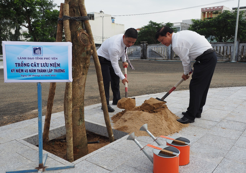 Tưng bừng ch&agrave;o mừng 39 năm ng&agrave;y Nh&agrave; gi&aacute;o Việt Nam 20.11 v&agrave; kỷ niệm 45 năm th&agrave;nh lập trường Đại học X&acirc;y dựng Miền Trung (1976 &ndash; 2021) 