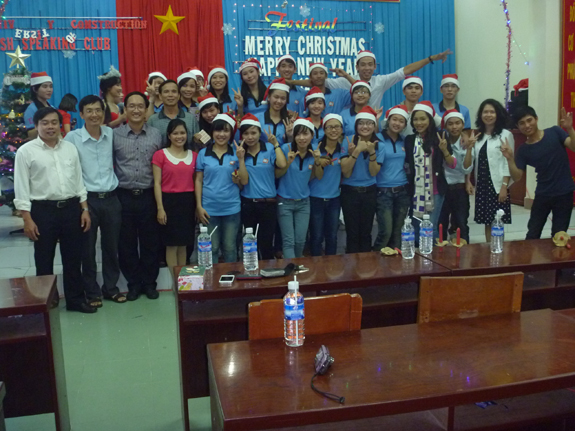 Đêm hội “Merry Christmas And Happy New Year”của câu lạc bộ tiếng Anh